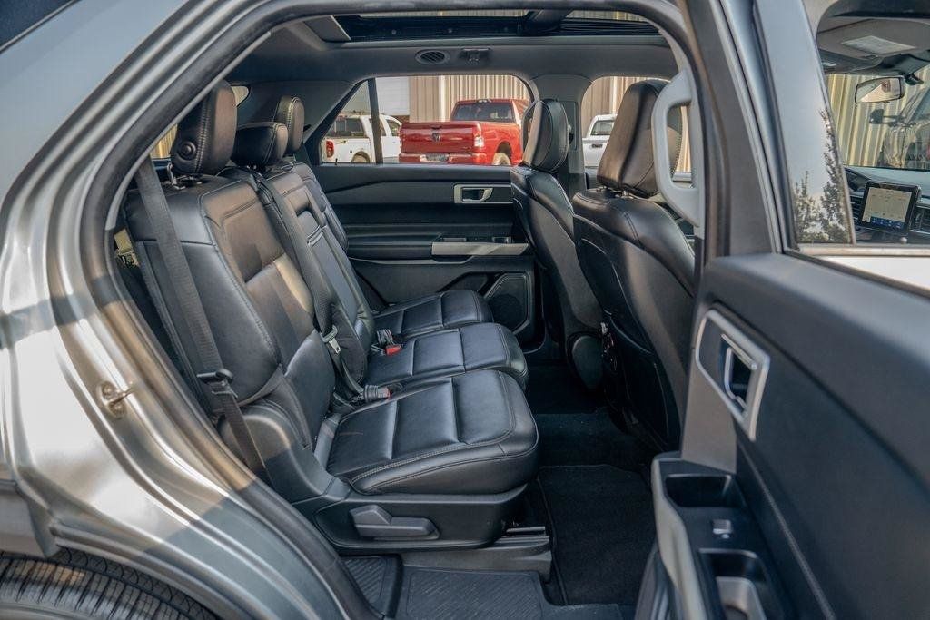 Used 2020 Ford Explorer XLT w/ Equipment Group 202A AWD/4WD image 28