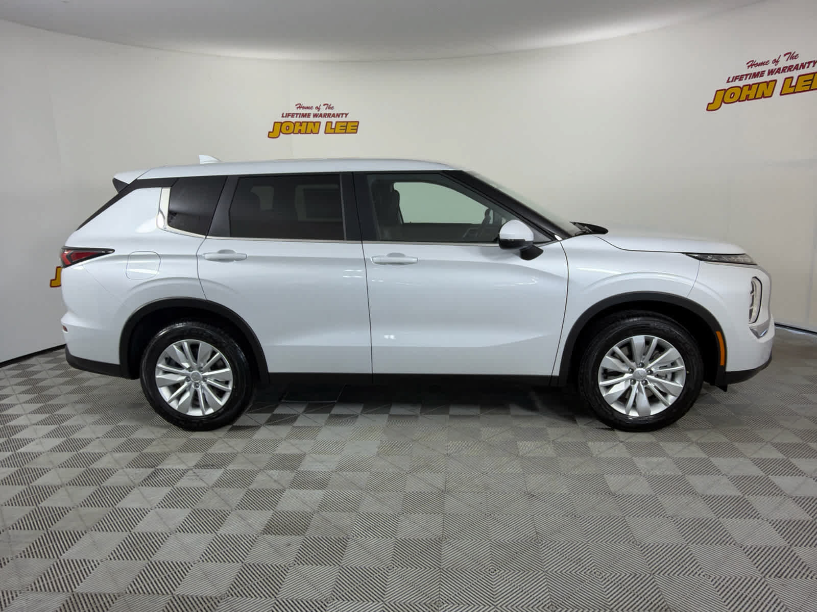 New 2026 Mitsubishi Outlander ES FWD image 7