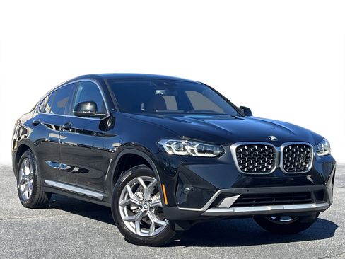 Used 2025 BMW X4 xDrive30i image 2