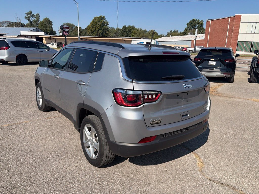Used 2023 Jeep Compass Latitude w/ Convenience Group AWD/4WD image 4