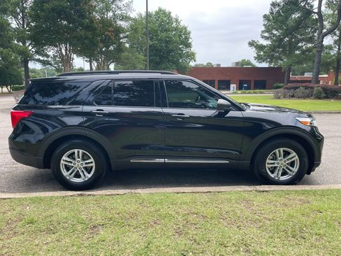 Used 2020 Ford Explorer XLT w/ Comfort Package RWD image 6