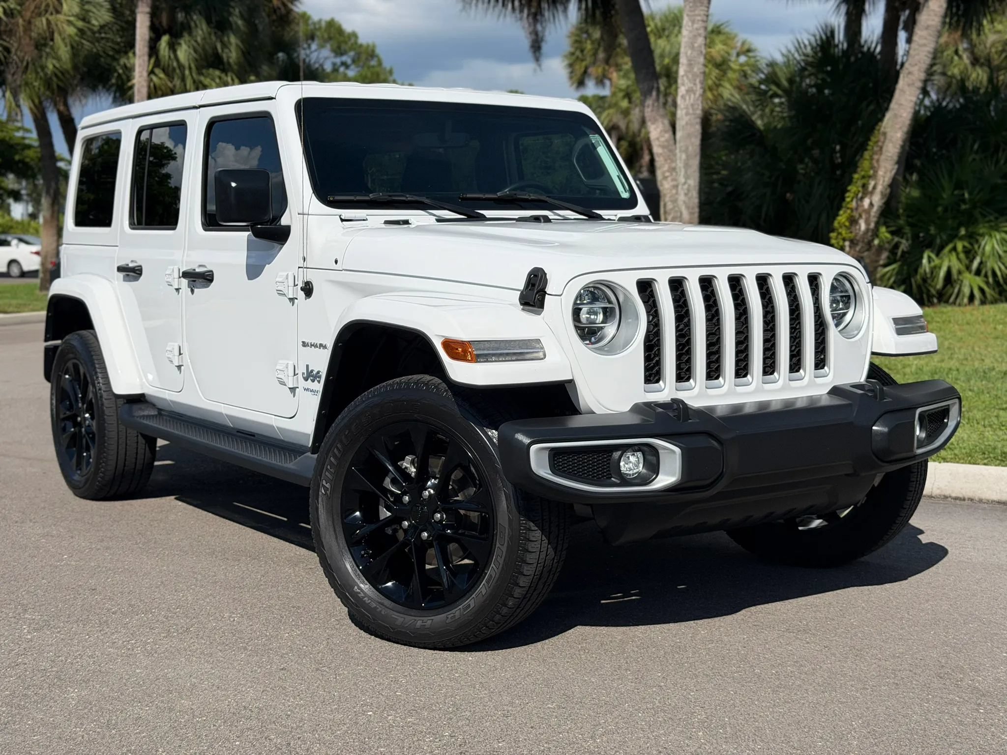 Used 2021 Jeep Wrangler Unlimited Sahara AWD/4WD image 2