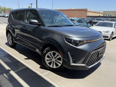 Used 2024 Kia Soul LX FWD image 6