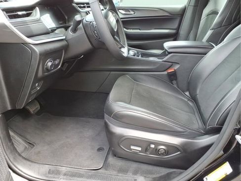Used 2025 Jeep Grand Cherokee Altitude AWD/4WD image 20