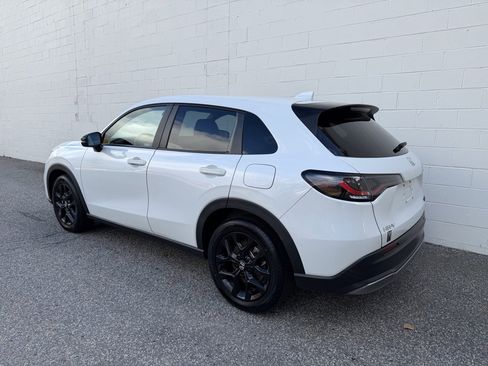 Used 2023 Honda HR-V Sport image 2