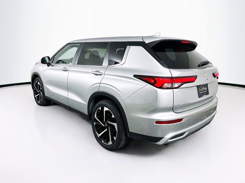 Used 2024 Mitsubishi Outlander SE image 5