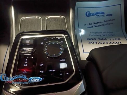 Used 2023 BMW 740i w/ Parking Assistance Package image 14