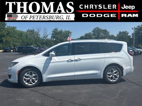 Used 2020 Chrysler Pacifica Touring-L Plus w/ Tire & Wheel Group FWD image 4