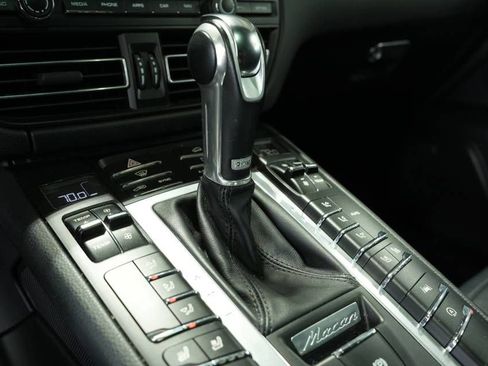 Certified 2021 Porsche Macan image 25
