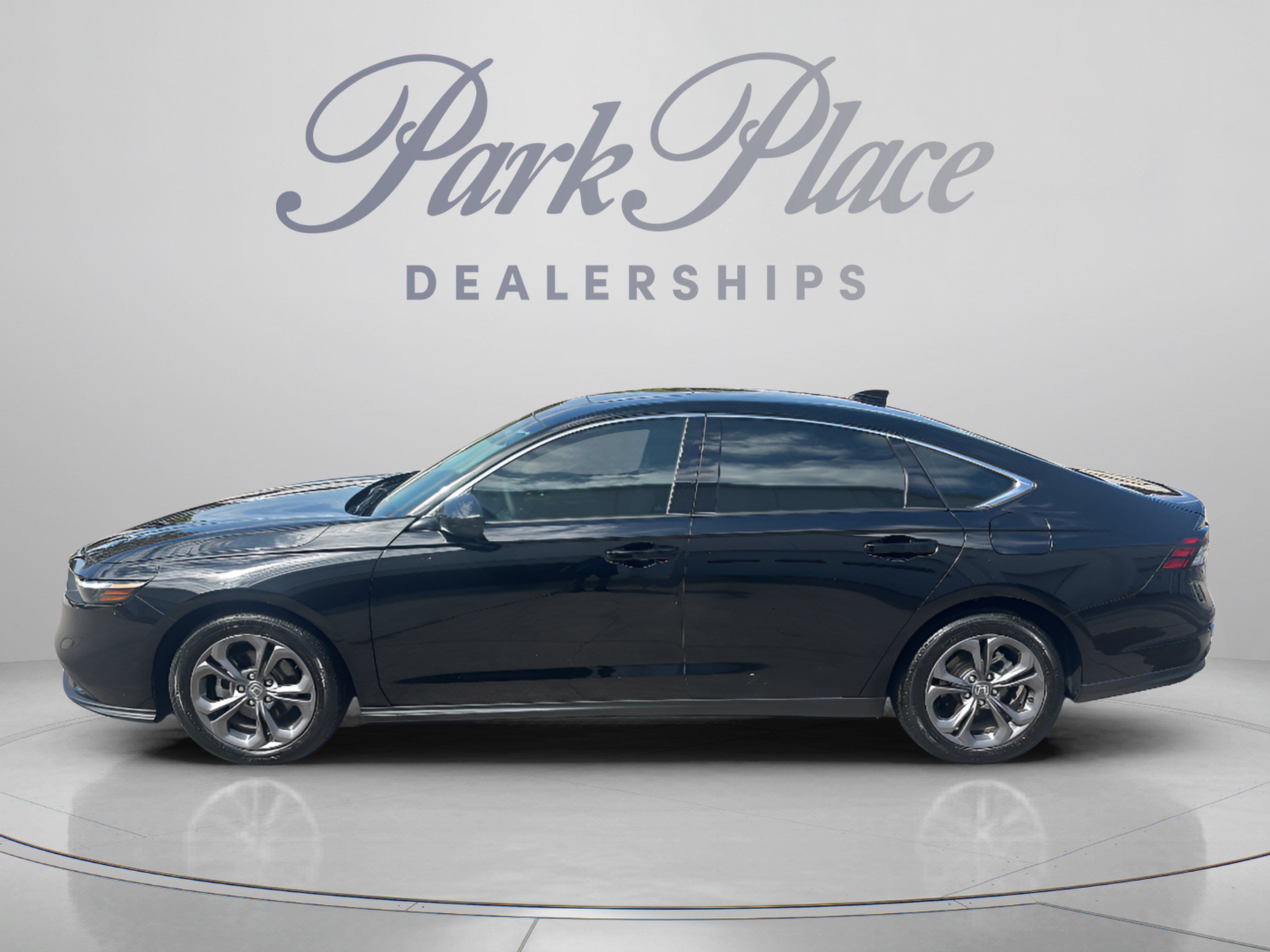 Used 2023 Honda Accord EX image 2