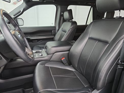 Used 2020 Ford Expedition XLT w/ Equipment Group 202A AWD/4WD image 16