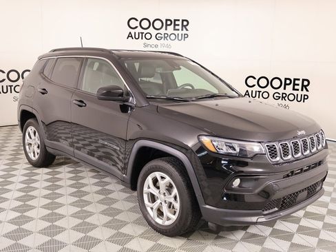 Used 2024 Jeep Compass Latitude w/ Convenience Group image 1