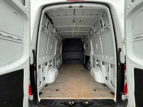 Used 2019 Mercedes-Benz Sprinter 2500 image 10