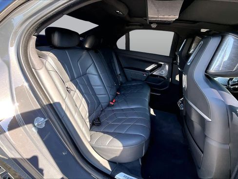 Used 2023 BMW 760i xDrive AWD/4WD image 19