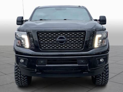 Used 2019 Nissan Titan SV w/ SV Convenience Package image 3