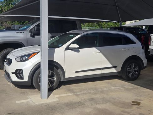 Used 2022 Kia Niro LXS FWD image 3
