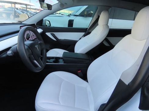 Used 2021 Tesla Model Y Long Range image 9