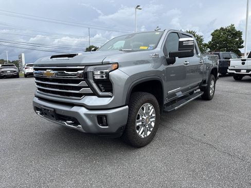 Used 2024 Chevrolet Silverado 2500 High Country w/ Technology Package AWD/4WD image 1