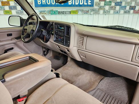 Used 2004 Chevrolet Silverado 1500 w/ Light Duty Power Package image 2