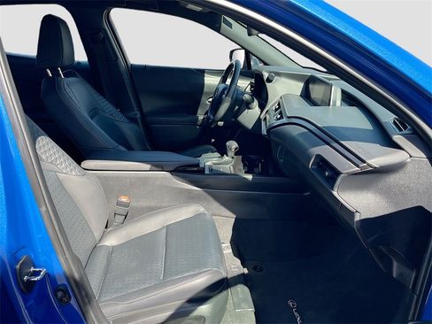 Used 2022 Lexus UX 200 image 27