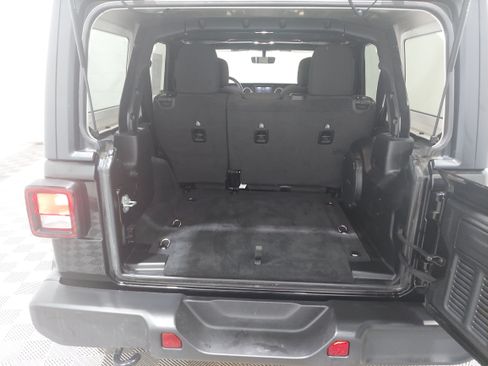 Used 2023 Jeep Wrangler Unlimited Sahara w/ Cold Weather Group AWD/4WD image 17