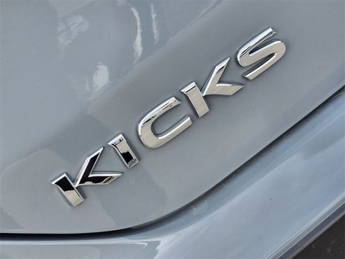 Used 2024 Nissan Kicks SR image 9