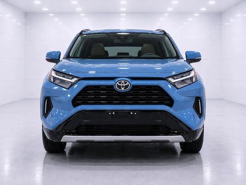 Used 2022 Toyota RAV4 SE w/ Convenience Package AWD/4WD image 8