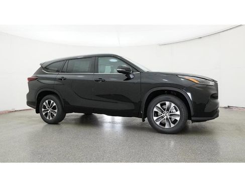 New 2026 Toyota Highlander XLE image 28