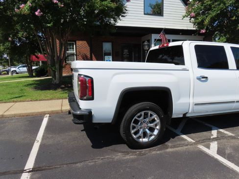 Used 2017 GMC Sierra 1500 SLT w/ SLT Premium Package RWD image 7