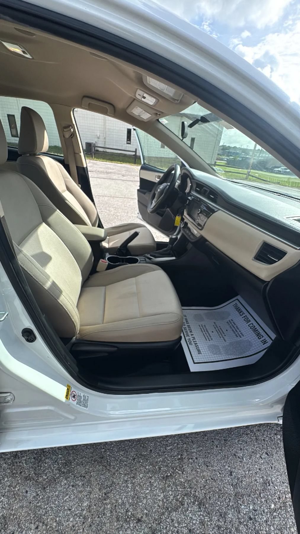 Used 2015 Toyota Corolla LE FWD image 21