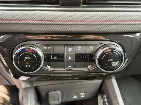 Used 2025 Chevrolet TrailBlazer RS w/ Convenience Package AWD/4WD image 28