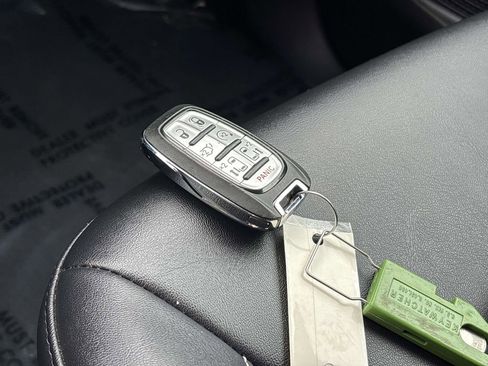 Used 2025 Chrysler Pacifica Select FWD image 30