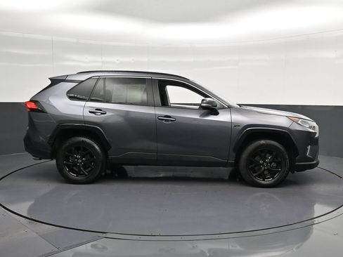 Used 2021 Toyota RAV4 XLE FWD image 4