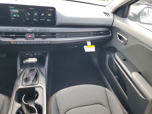 New 2025 Kia K4 LXS image 30