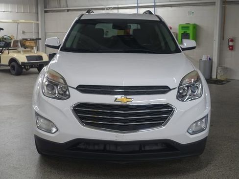 Used 2017 Chevrolet Equinox LT w/ Convenience Package FWD image 2