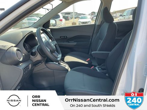 New 2025 Nissan Kicks Play S image 17