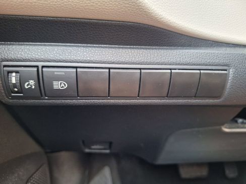 Used 2023 Toyota Corolla LE image 12