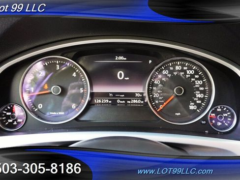 Used 2013 Volkswagen Touareg Executive AWD/4WD image 27
