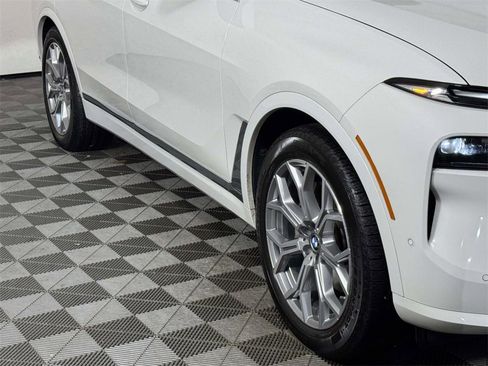 Used 2025 BMW X7 xDrive40i w/ Premium Package image 12