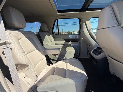Used 2021 Lincoln Navigator Reserve w/ Luxury Package AWD/4WD image 41