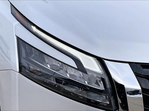 Used 2025 Nissan Pathfinder SL image 29