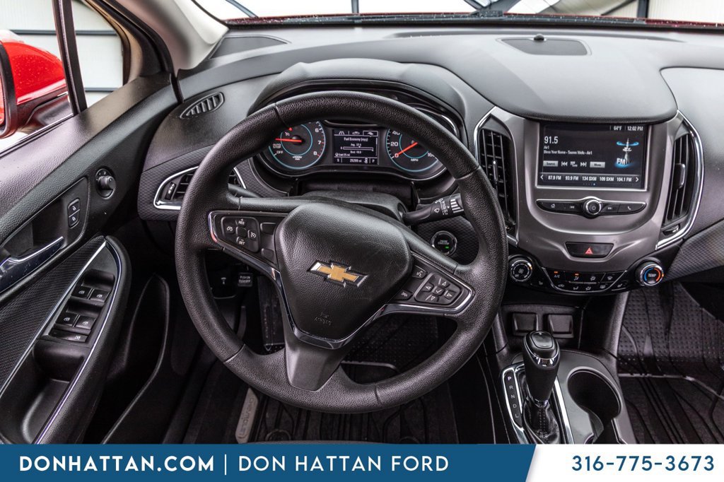 Used 2018 Chevrolet Cruze LT w/ Convenience Package FWD image 6