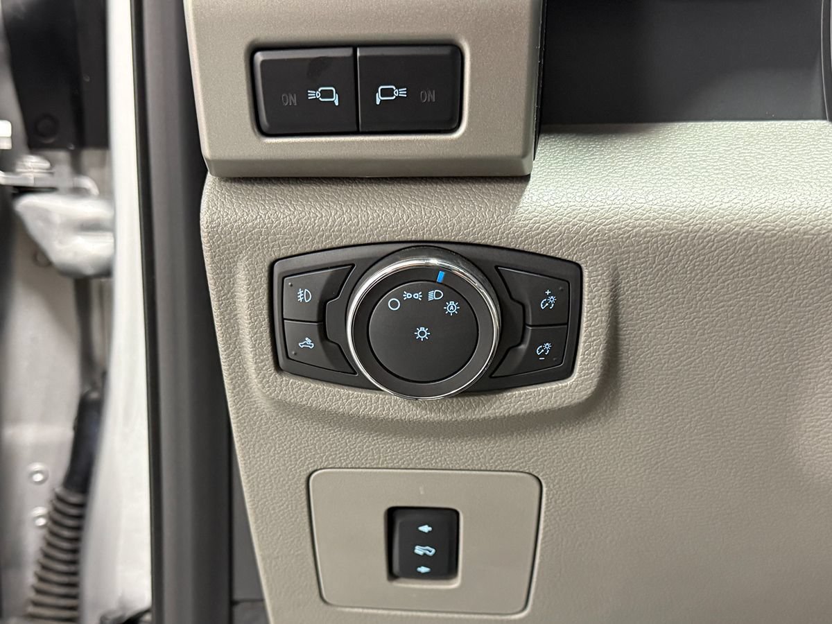 Used 2015 Ford F150 Lariat w/ Equipment Group 502A Luxury AWD/4WD image 20
