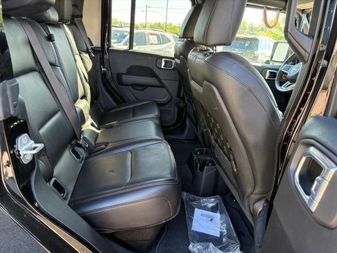 Used 2022 Jeep Gladiator Rubicon w/ LED Lighting Group AWD/4WD image 17