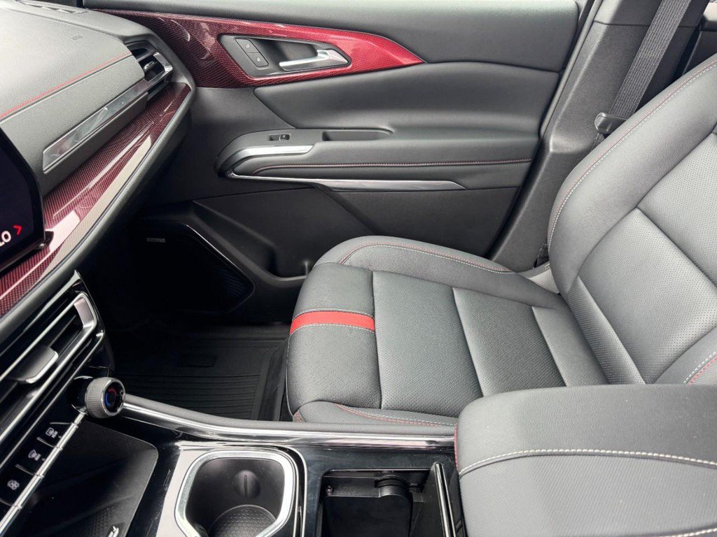 Used 2026 Chevrolet Traverse RS w/ LPO, Floor Liner Package AWD/4WD image 14