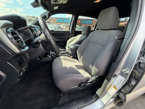 Used 2019 Toyota Tacoma TRD Off-Road image 11