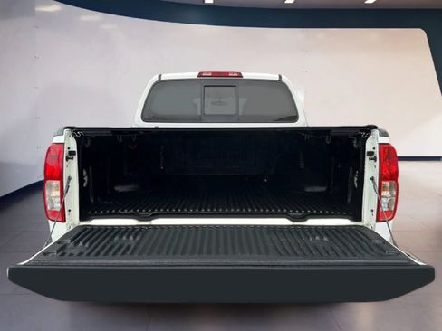 Used 2018 Nissan Frontier SV AWD/4WD image 14