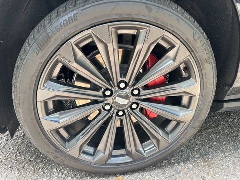 Certified 2025 Cadillac Escalade V w/ LPO, Floor Liner Package image 4