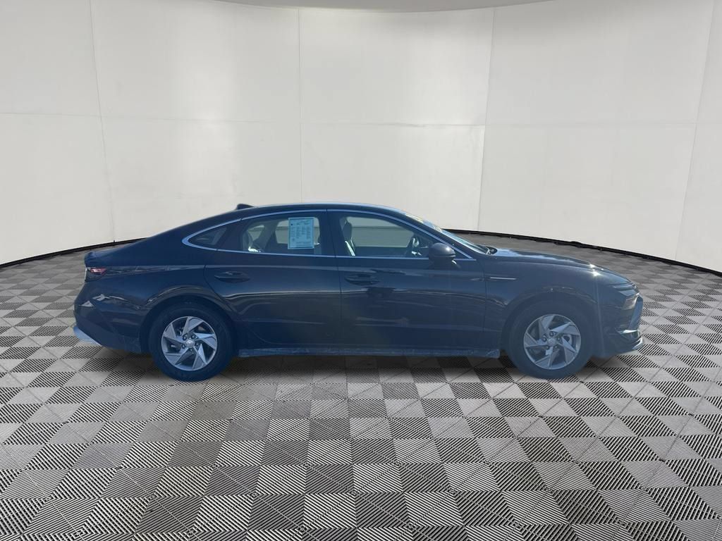 Used 2026 Hyundai Sonata SE FWD image 4