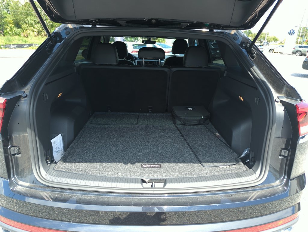 Used 2023 Volkswagen Atlas Cross Sport SE FWD image 29